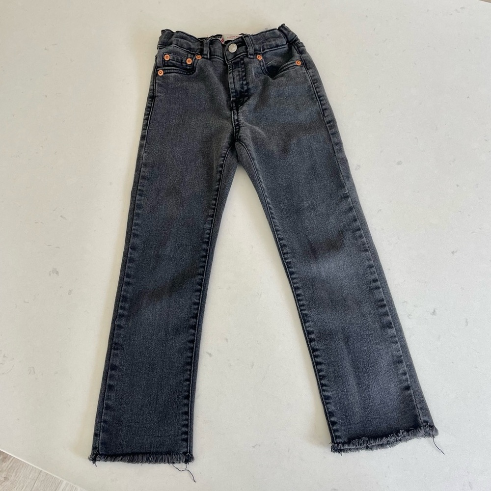 •Levi• Girls High rise straight ankle jeans with frayed ankles